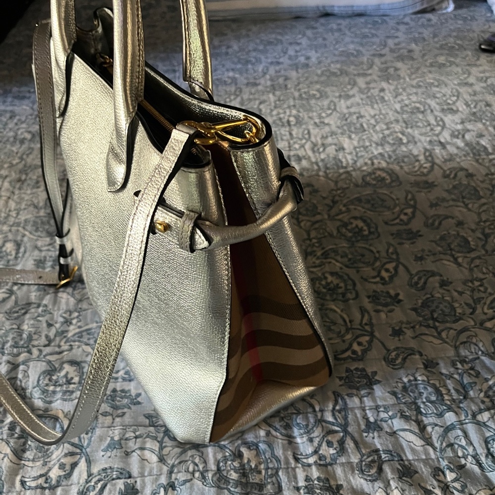 Burberry bag - Picture 3 of 5